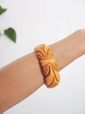 Vintage Deeply Carved Bakelite Bangle Bracelet Creamed Corn Butterscotch Yellow